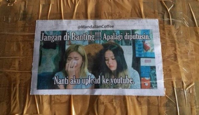 Pesan “Jangan Dibanting” yang nyeleneh bikin kurir auto ngakak